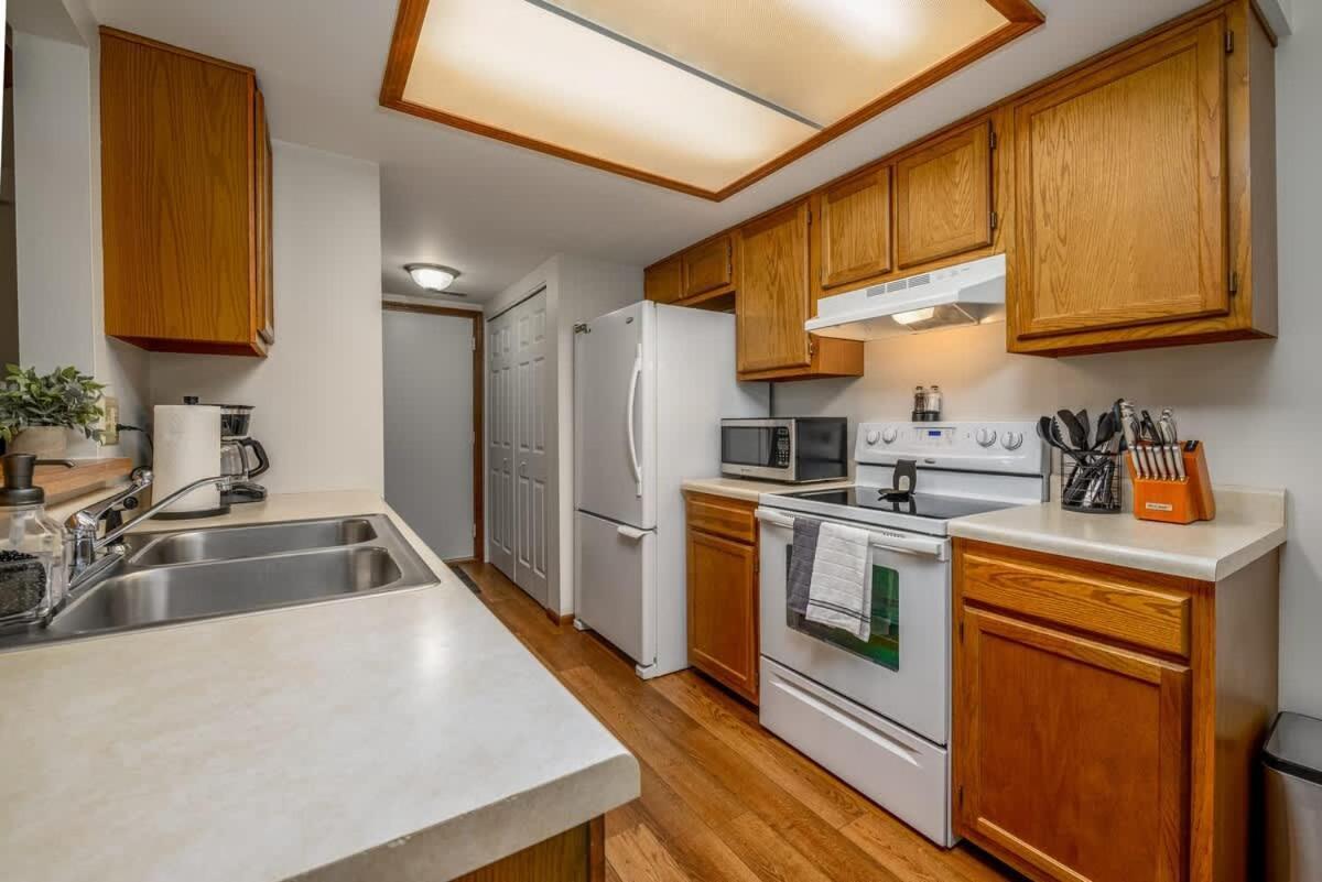 Family Friendly And Quite 2 Bedroom Condo Close To Fun フォートウェイン エクステリア 写真