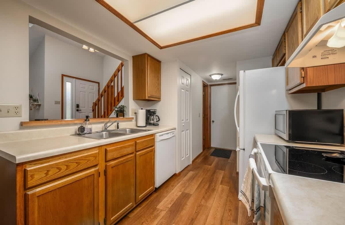Family Friendly And Quite 2 Bedroom Condo Close To Fun フォートウェイン エクステリア 写真