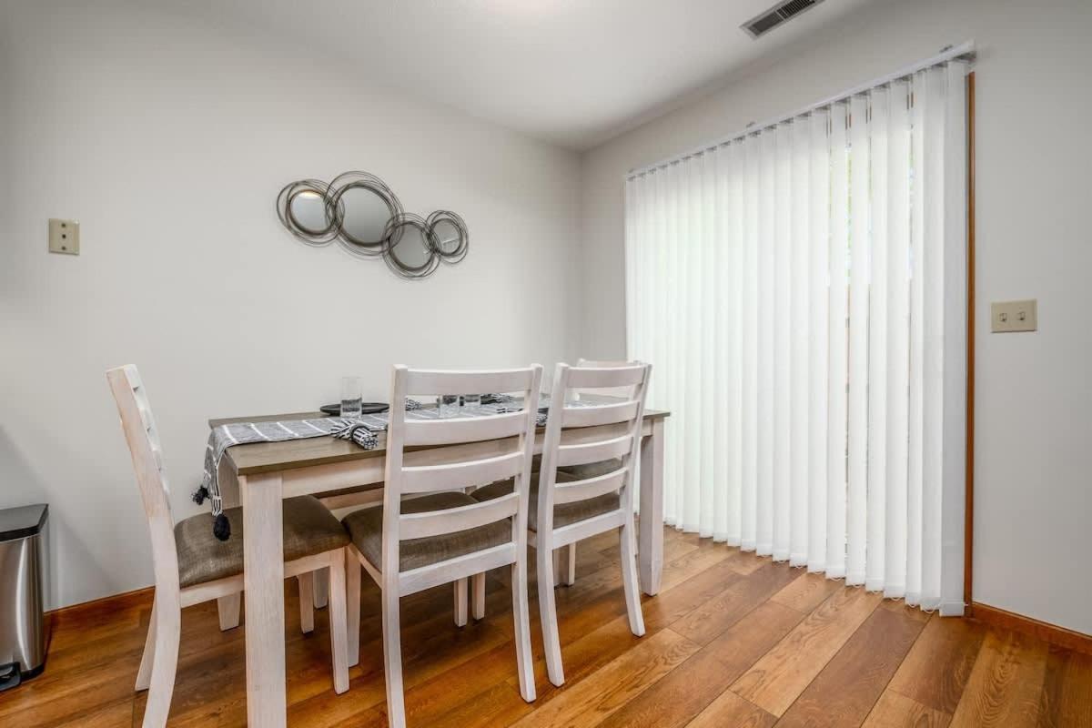 Family Friendly And Quite 2 Bedroom Condo Close To Fun フォートウェイン エクステリア 写真