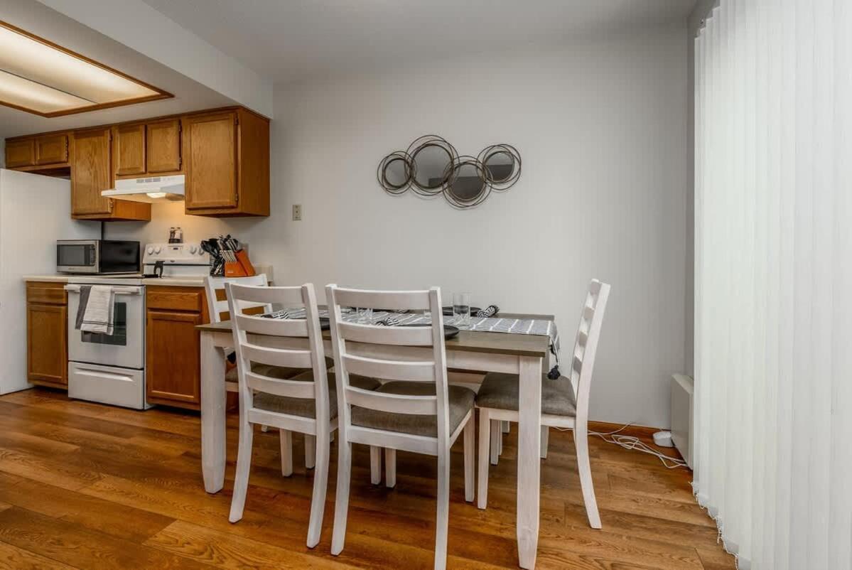 Family Friendly And Quite 2 Bedroom Condo Close To Fun フォートウェイン エクステリア 写真